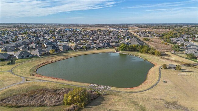 Building Photo - 18208 Scarborough Dr