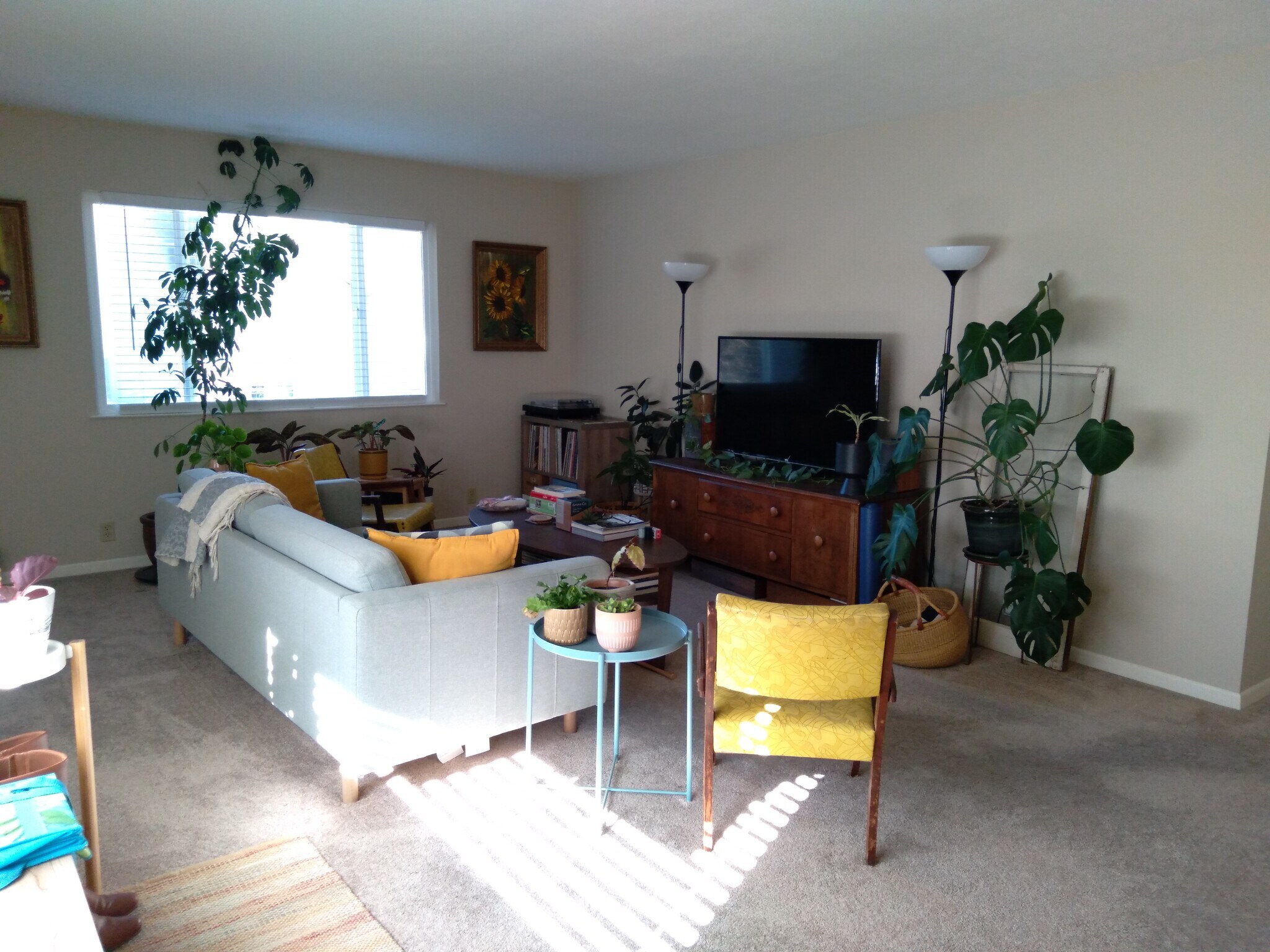 Building Photo - 450 Sky Oaks Dr