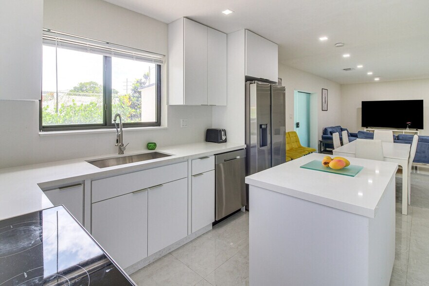 Building Photo - 6124 SW 64th Terrace