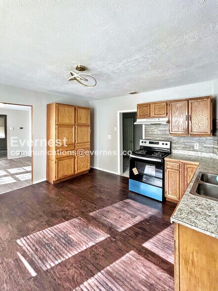 Building Photo - 3295 W 46th St