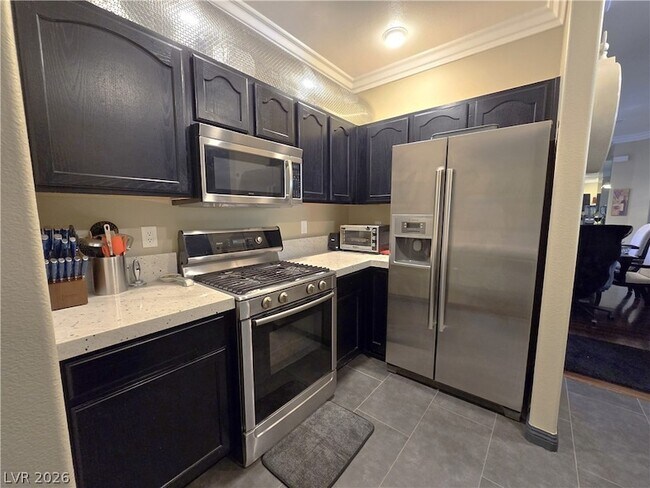 Building Photo - 2050 W Warm Springs Rd
