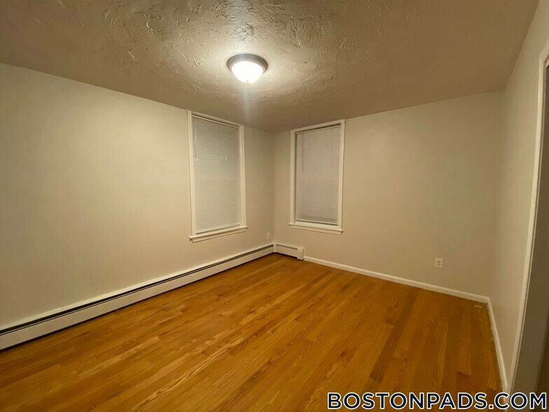 Building Photo - 33 Rockland St