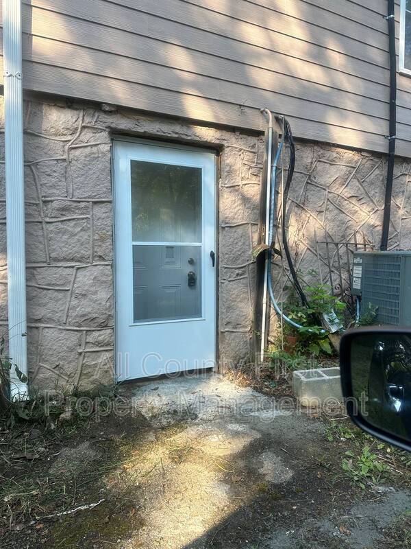Primary Photo - 7214 Center St