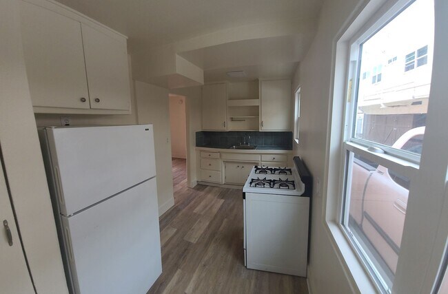 Building Photo - Cozy 1 BR. in Golden Hill - Close to All  ...