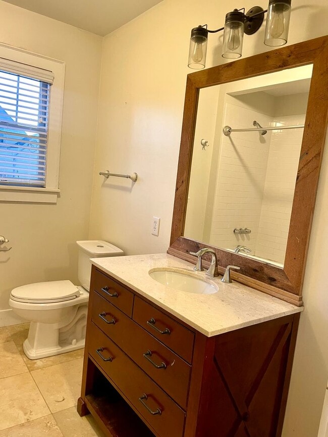 Building Photo - *****COMING SOON****Charming Home in North...