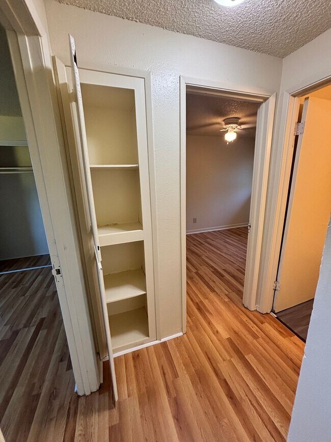 Building Photo - HOLM-4192SW17