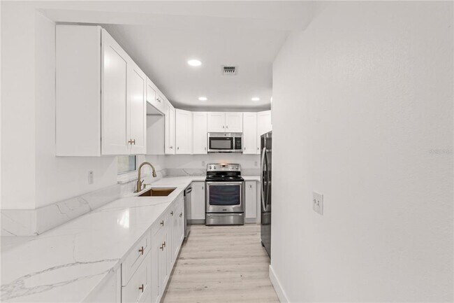 Building Photo - 1369 Pine Brook Dr
