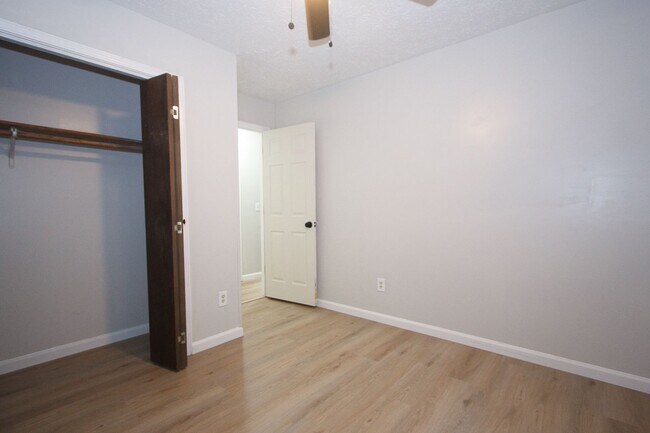 Building Photo - 948WC