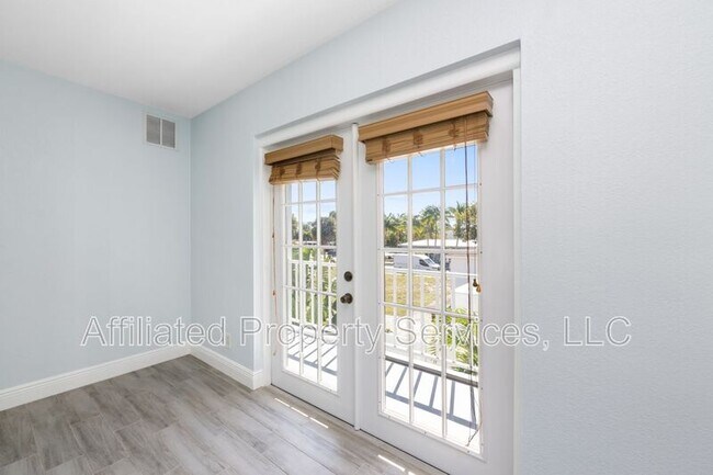 Building Photo - 5207 N Flagler Dr