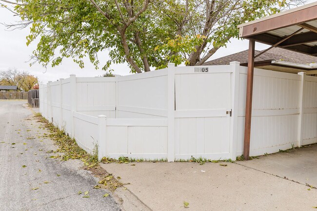 Building Photo - 1105 Gordon Blvd