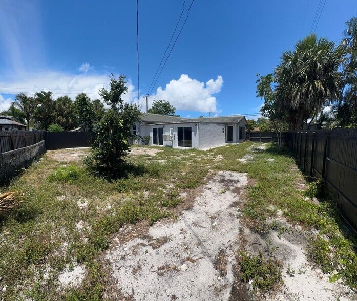 Building Photo - 1101 S Seacrest Blvd