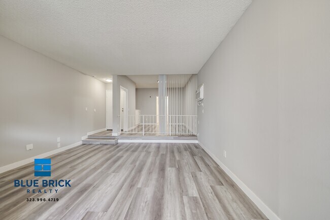 Building Photo - 8430 Cedros Ave