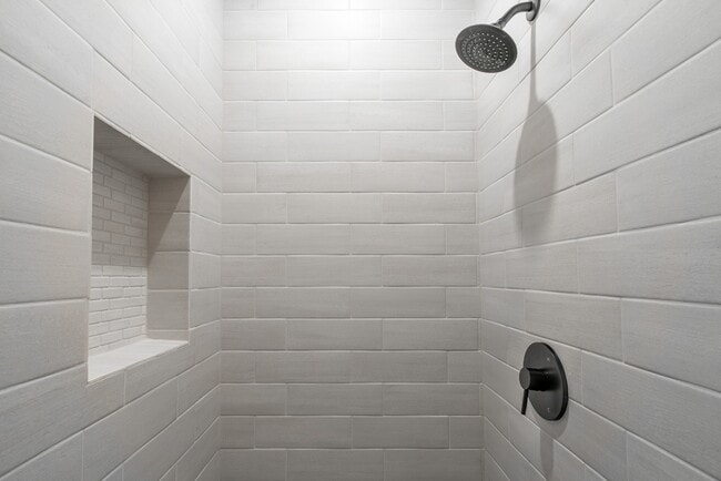 Building Photo - 719 Eleanor Ave