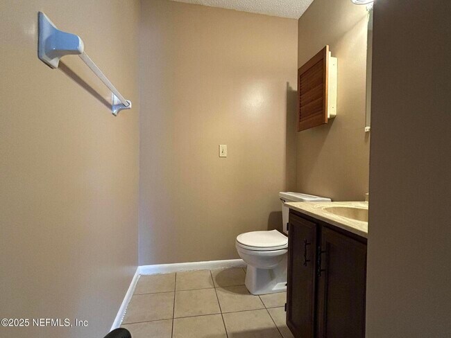 Building Photo - 808 Meadowbrook Dr