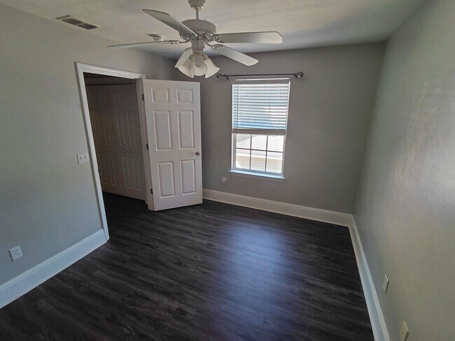 Building Photo - 2633 Fenwood Ct