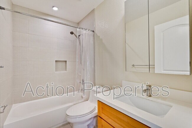 Building Photo - 135 Brenton Ct