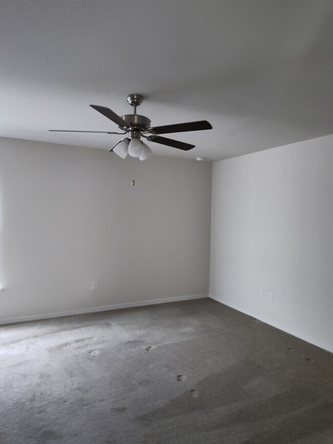 Building Photo - 3BR/2BA Home in Marion Oaks – Spacious Lot...