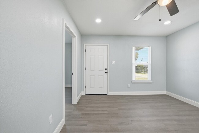 Building Photo - 4324 Crenshaw Ave