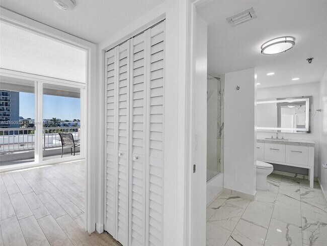 Building Photo - 9341 Collins Ave