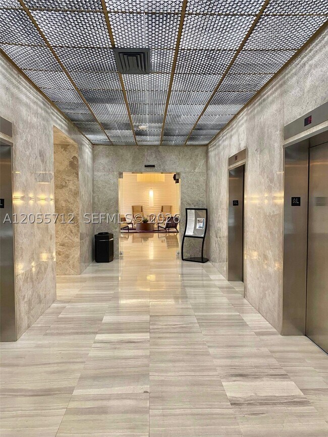 Building Photo - 100 Bayview Dr