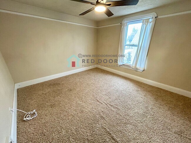 Building Photo - Spacious and inviting 3 bed, 2 bath rental