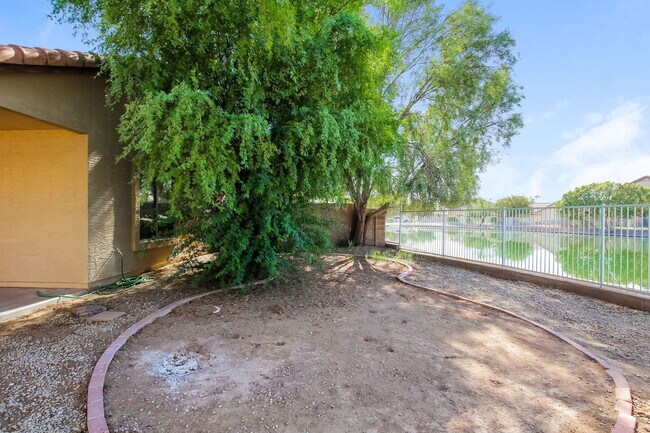 Building Photo - 11017 W Wilshire Dr