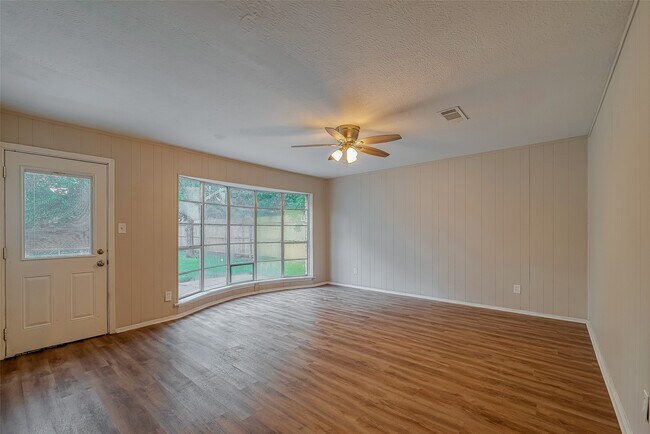 Building Photo - 505 Stoneledge Dr