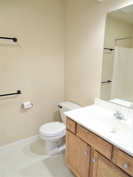Building Photo - 103 Pepperton Ct