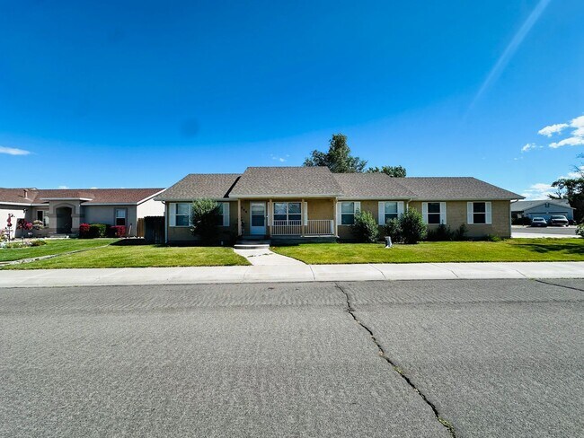 Building Photo - Beautiful 3 Bedroom Home in a Great Fallon Location — Landscaping Included!