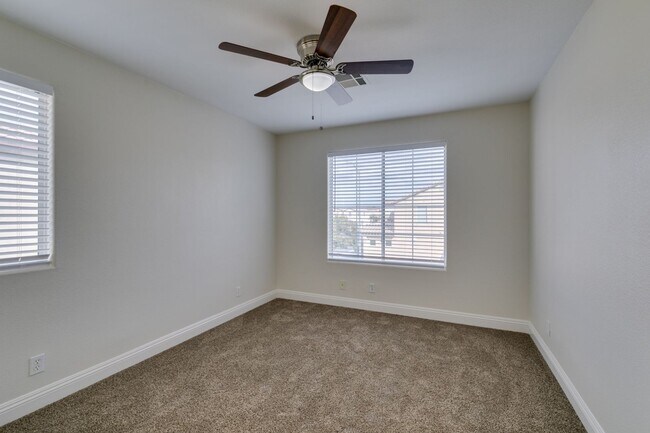 Building Photo - Charming 4 Bedroom, 3 Bathroom Home Near S...