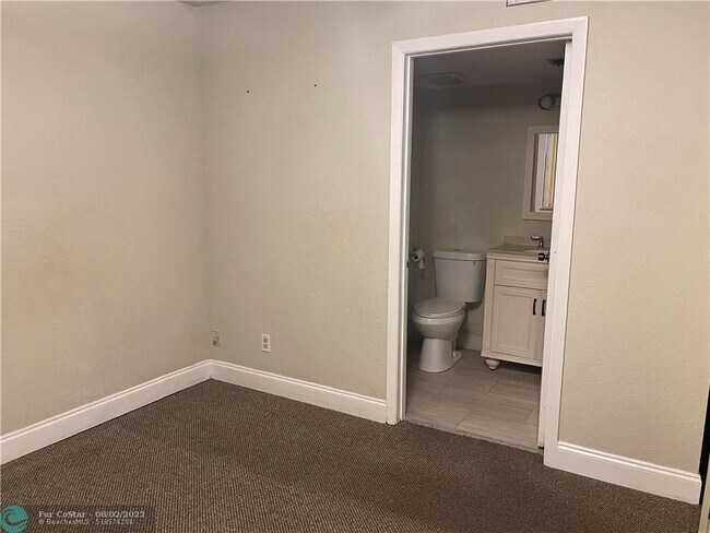 Building Photo - 7895 Margate Blvd