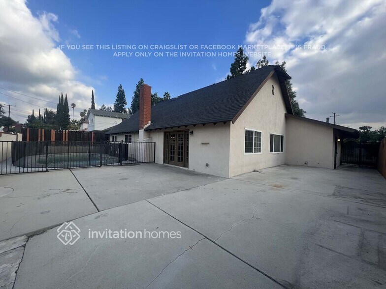 Building Photo - 1305 Morrison Dr