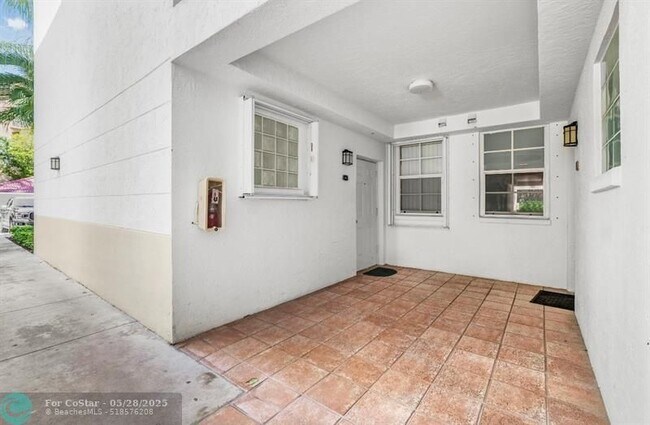 Building Photo - 3115 NE 184th St