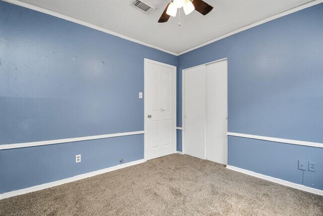 Building Photo - 1404 Briarwood Dr