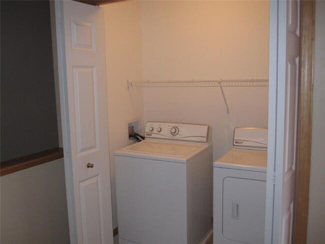 Building Photo - 3553 Sterling Heights Dr