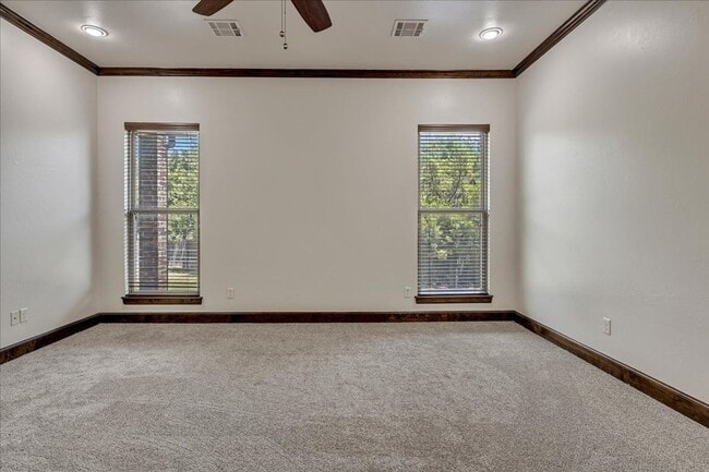 Building Photo - Gorgeous Executive Home - Open Plan - Stor...
