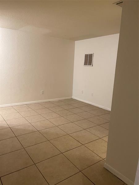 Building Photo - 2225 Laura Ln