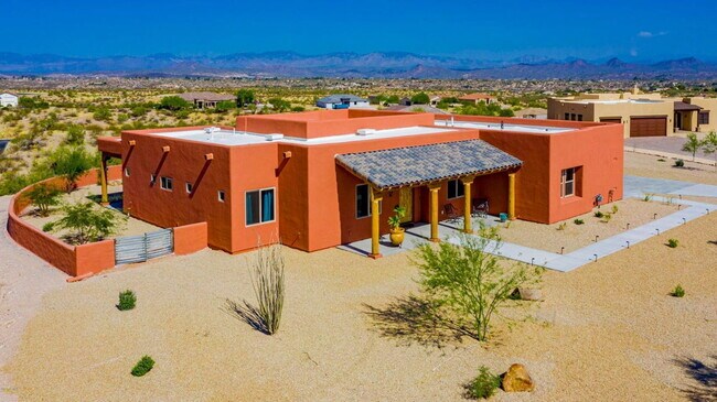 Building Photo - 335 Latigo Way