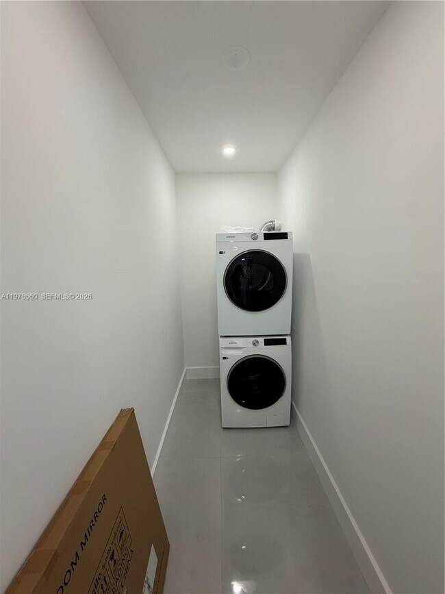 Building Photo - 6070 W 19th Ave