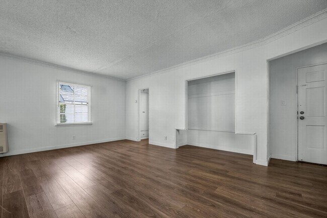 Building Photo - Excellent WeHo Location!