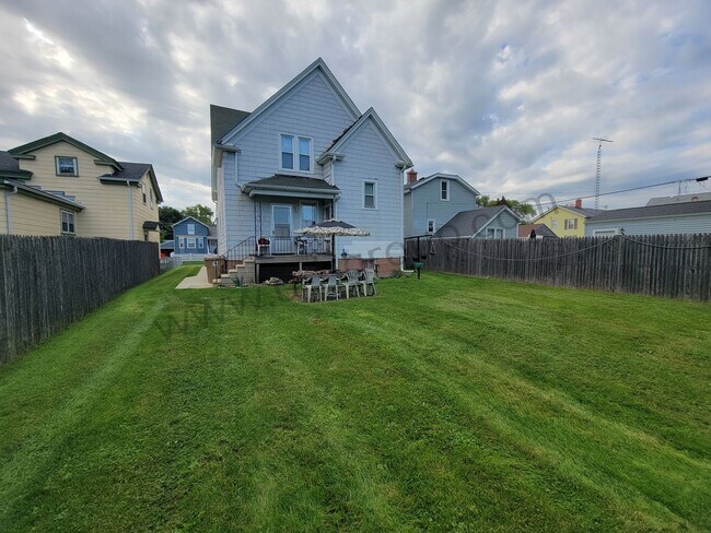Building Photo - 5719 16th Ave
