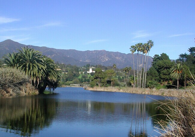 Building Photo - 401 Por La Mar Cir