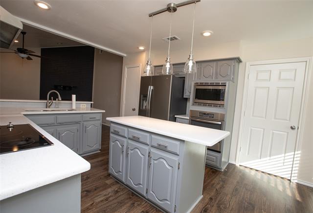 Building Photo - 705 Greenway Dr