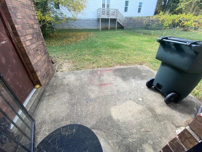 Building Photo - Charming 2 Bed, 1.5 Bath in the Heart of East Nashville