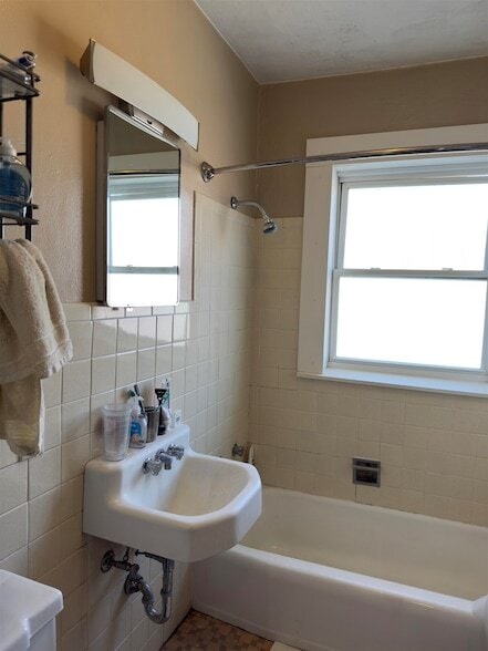 Building Photo - 213 S Broom St