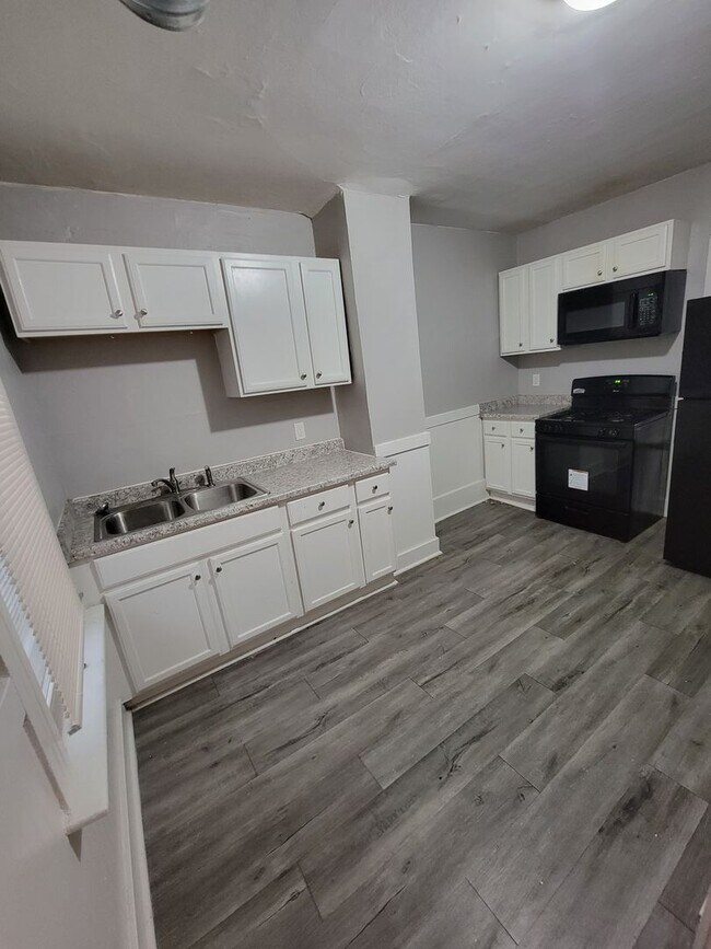 Building Photo - 604 Fillmore St