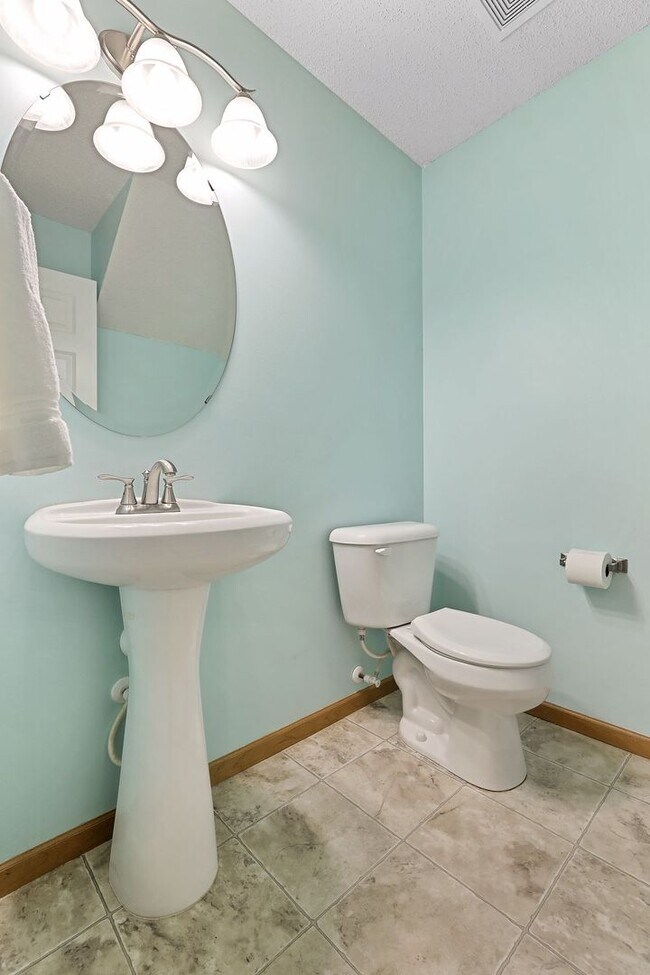 Building Photo - Amenity-Packed Bailey’s Arbor Townhome — Available June 1!