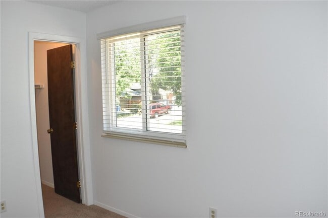 Building Photo - 4585 Gatewood Dr
