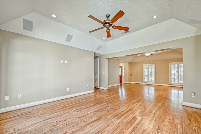 Building Photo - 3710 Linkview Dr