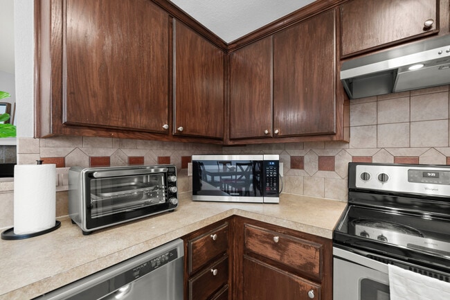 Building Photo - Cline